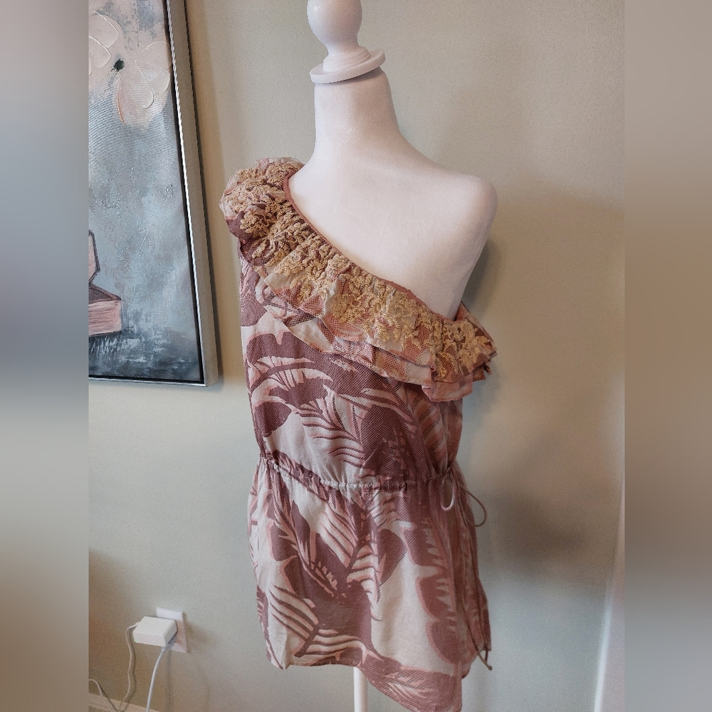 One shoulder ruffle top